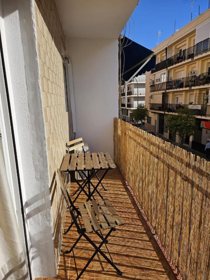 Apartamento Familiar En Triana セビリア エクステリア 写真